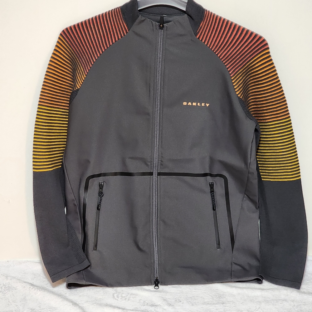Oakley Men Urban Commuter Gradient Jacket/ NWT/Gray, Yellow, Orange, Red